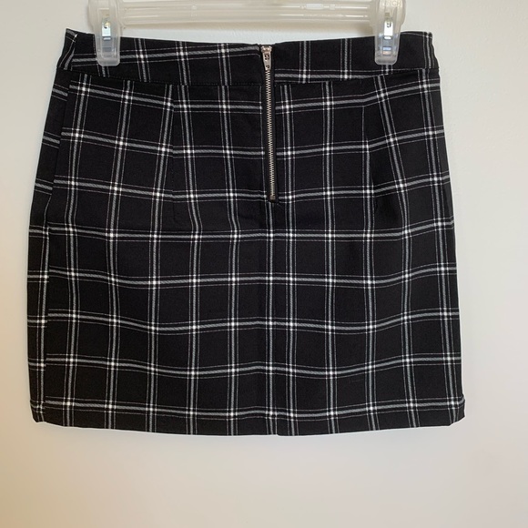 Garage black and white mini skirt size M NEVER WORN - Picture 2 of 6